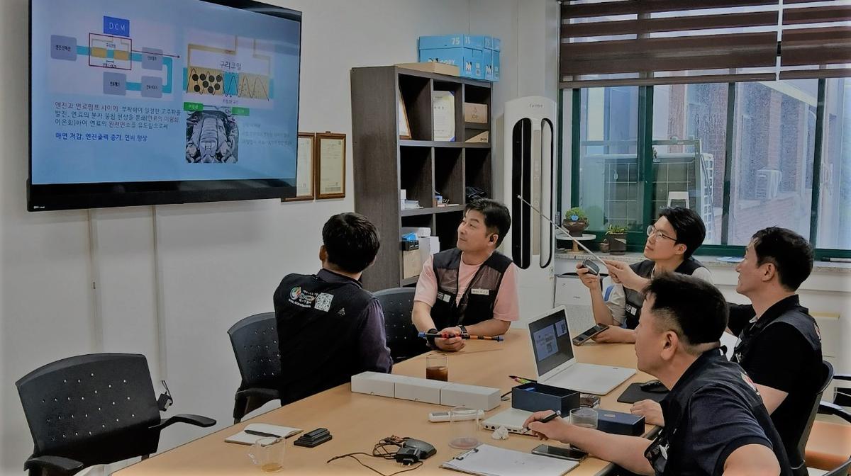 클릭하시면 슬라이드쇼 가 실행됩니다 DCM E TECH는 소수의 핵심 인력으로 구성된 기술 중심 스타트업입니다. 우리는 연료 기술 분야의 전문성과 실행력을 바탕으로, 더 나은 에너지 솔루션을 전 세계 고객에게 제공하기 위해 협력합니다. 창업 초기부터 함께해온 …